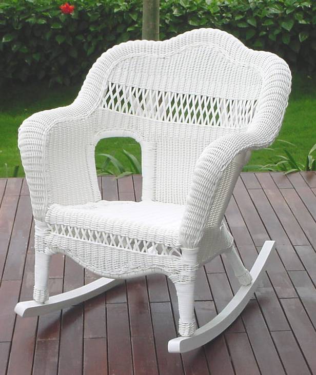 Белое кресло-качалка