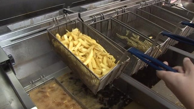 Жарка чипсов в производственном помещении
